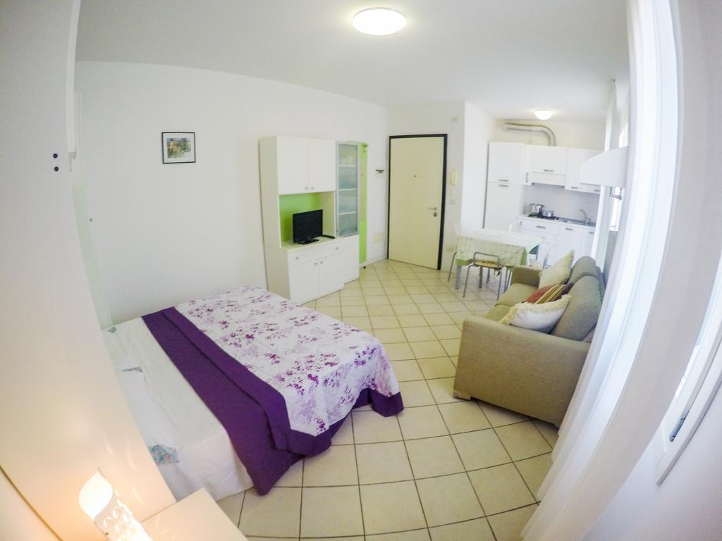 Residence Solemar - Agenzia Cocal Каорле Стая снимка
