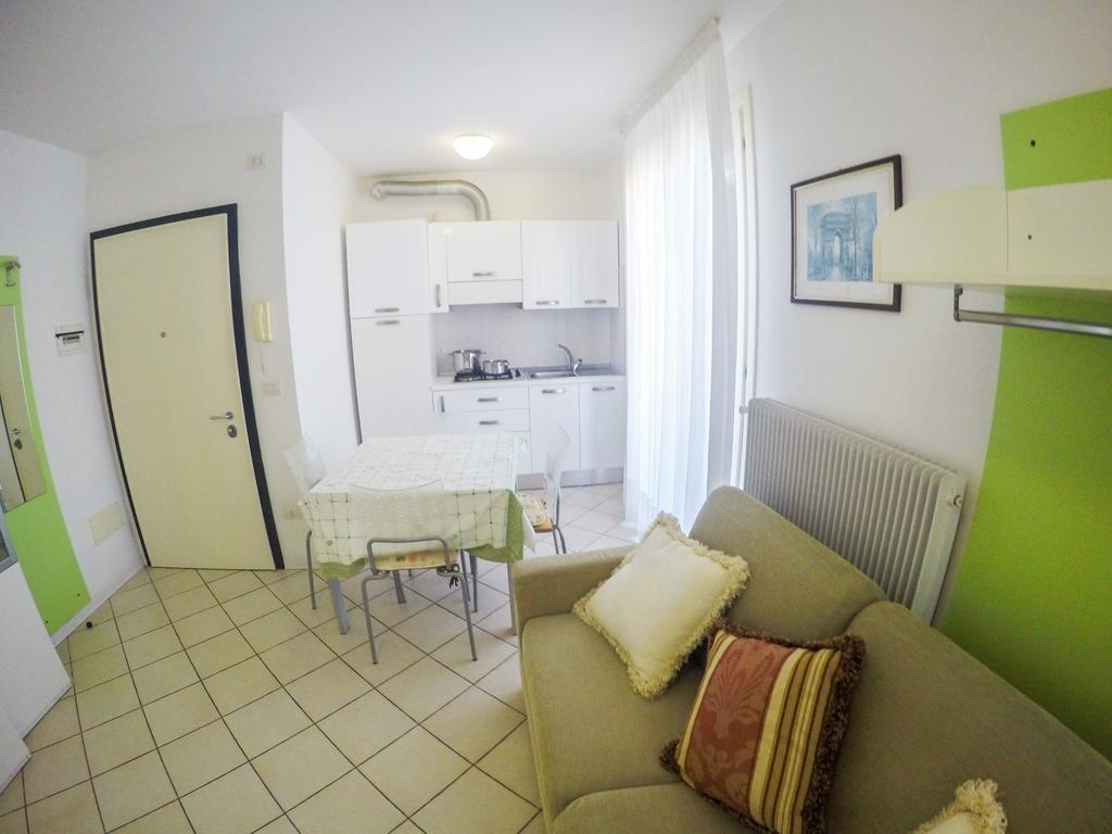Residence Solemar - Agenzia Cocal Каорле Стая снимка